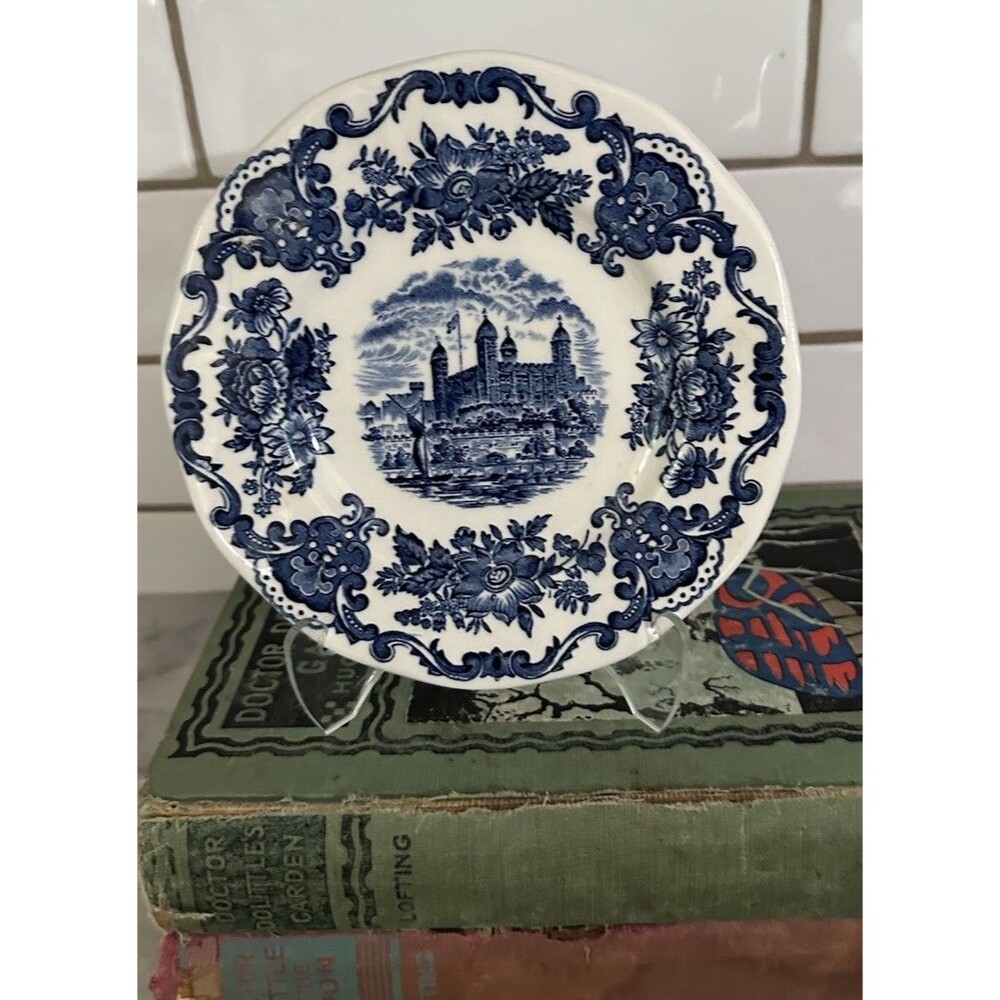 Wedgwood Royal Homes of Britain Windsor Castle 6" Plate Blue Wall Plate